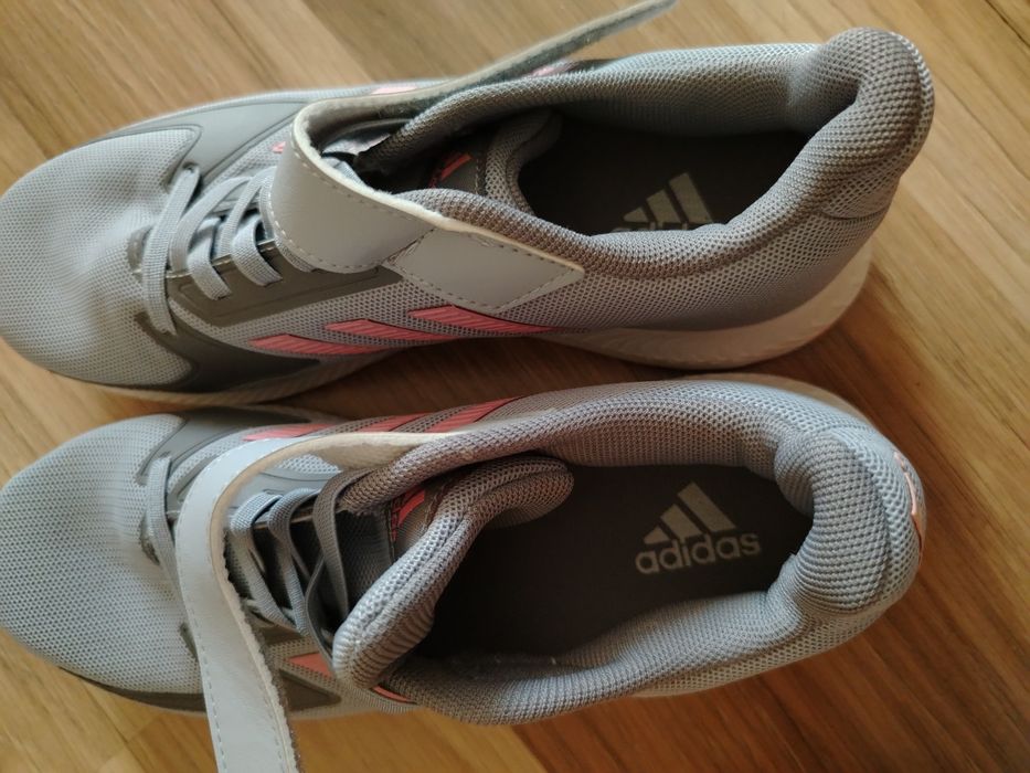 Нови детски  adidas 35  номер