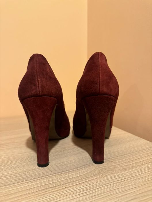Дамски обувки на висок ток от естествен велур
