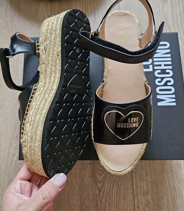 Дамски оригинални сандали love moschino