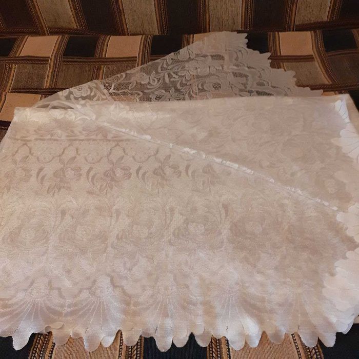 Тюль  белая  для  окна  .