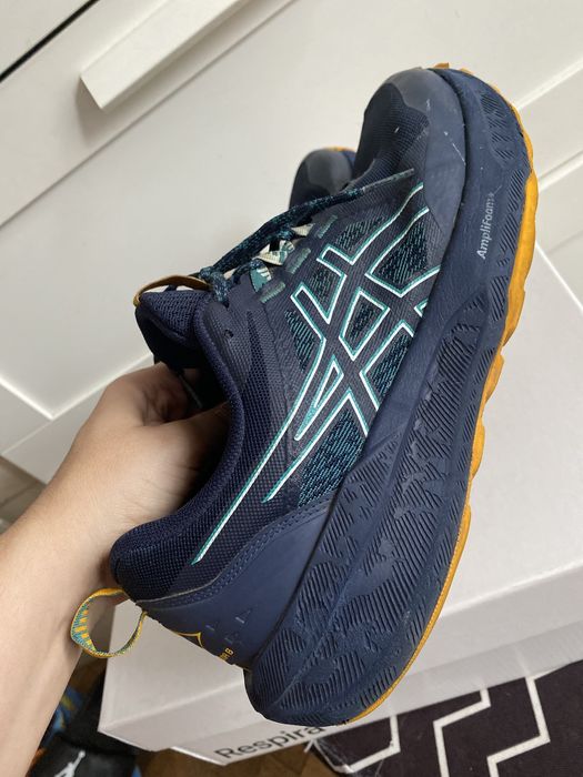 Маратонки Asics-40 и 41 номер
