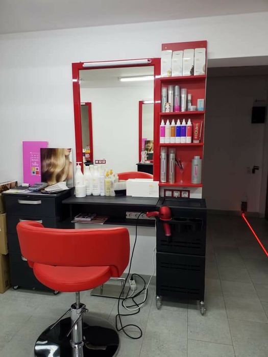 De închiriat un post de coafură , si post cosmetica