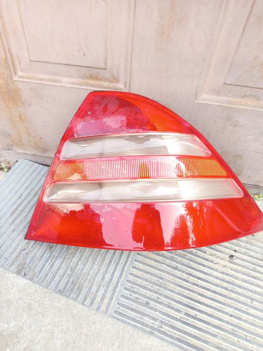 Фонарь W220 задний правый.