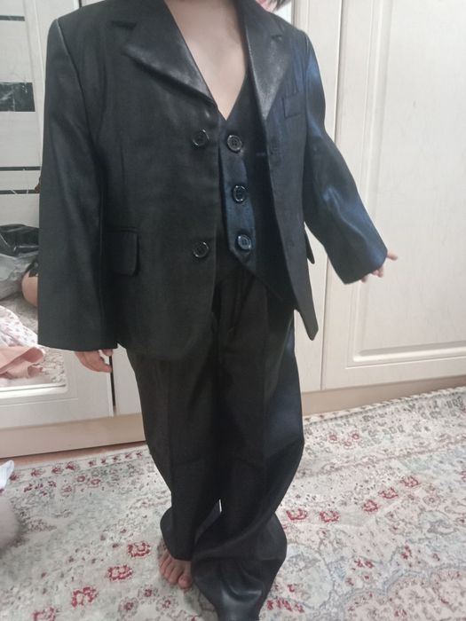 Продаётся костюм 3 ка