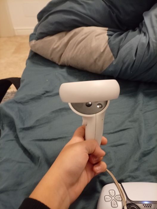 Vând VR oculus quest2