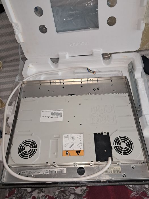 Vând plita cu inductie Whirlpool tehnologie al-6simt.