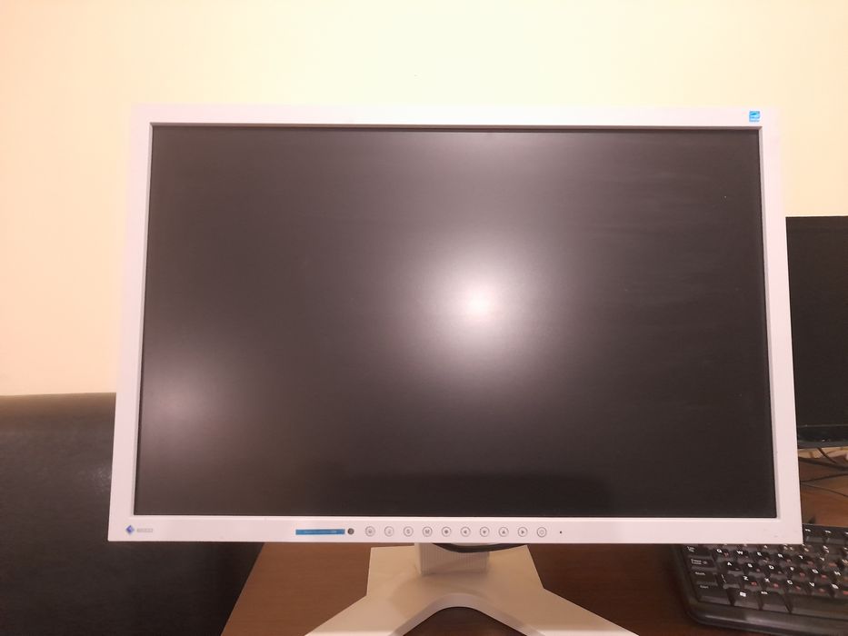 Monitor Eizo 21 inch. Made in Japan.