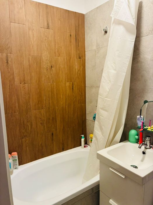 Proprietar inchiriez apartament 3 camere cu curte proprie si foisor Grivita / 1 Mai