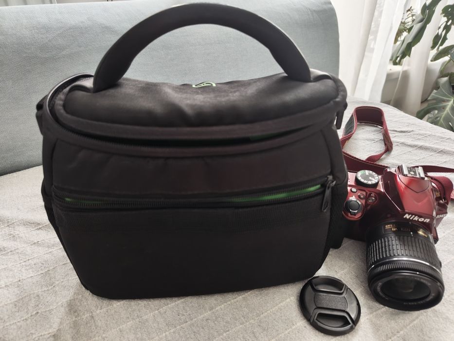 Aparat foto DSLR Nikon D3400 + geanta