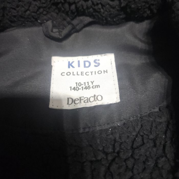 Детска парка в черно