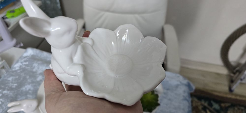 Набор посуды с зайцами