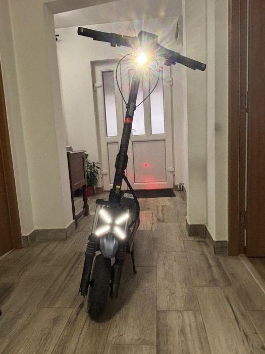 Trotineta Nine Bot Segway ZT 3pro