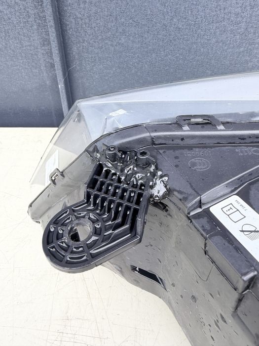 Far dreapta BMW X3 F25 bixenon adaptiv europa