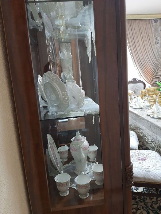 12tali stul  stol  shkaf kamod va 2ta pinal sotiladi holati yangi 6oy