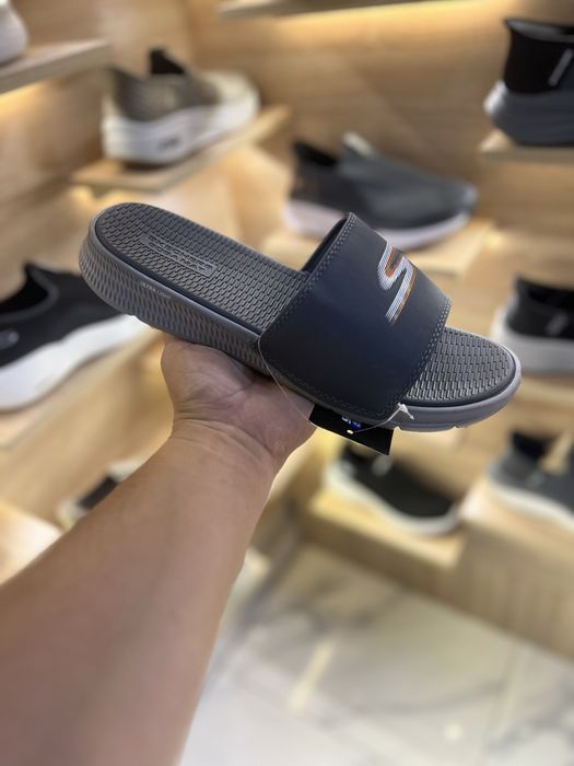 скичерс тапочкаси 180 минг