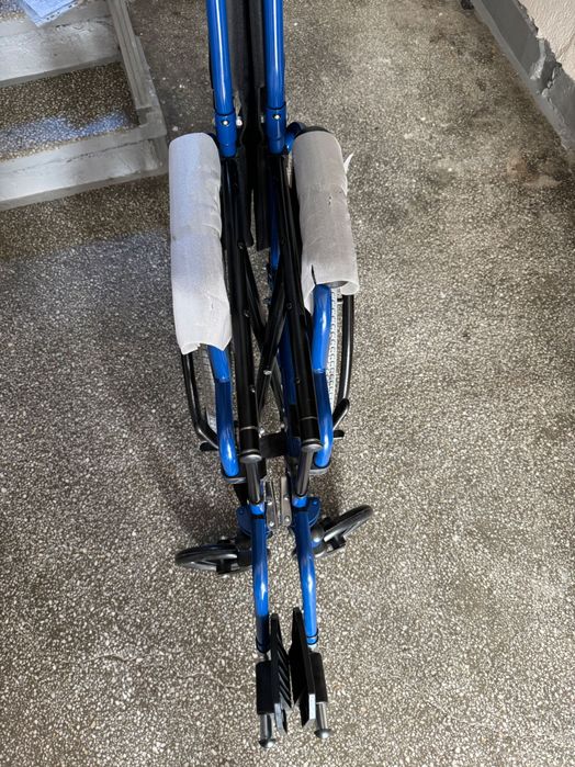 Cărucior pliant cu olită