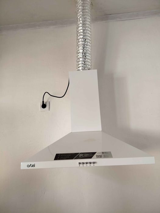 Установка вытяжка, стиральная машина газовая плита телевизоров и бытов