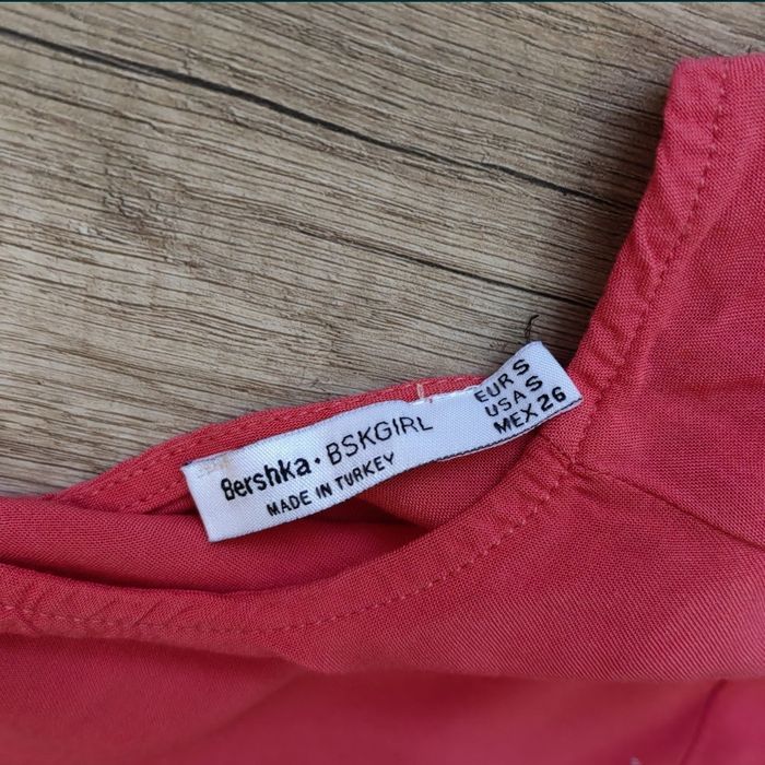 Къс цикламен топ Bershka