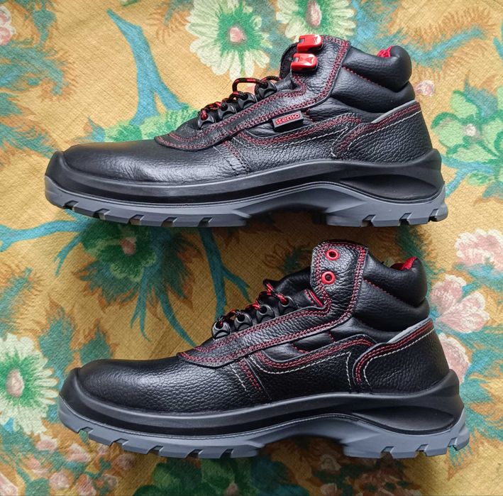 Маратонки NEW BALANCE 327 и работни обувки с метални бомбета. Нови.