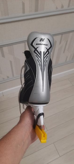 Коньки хоккейные