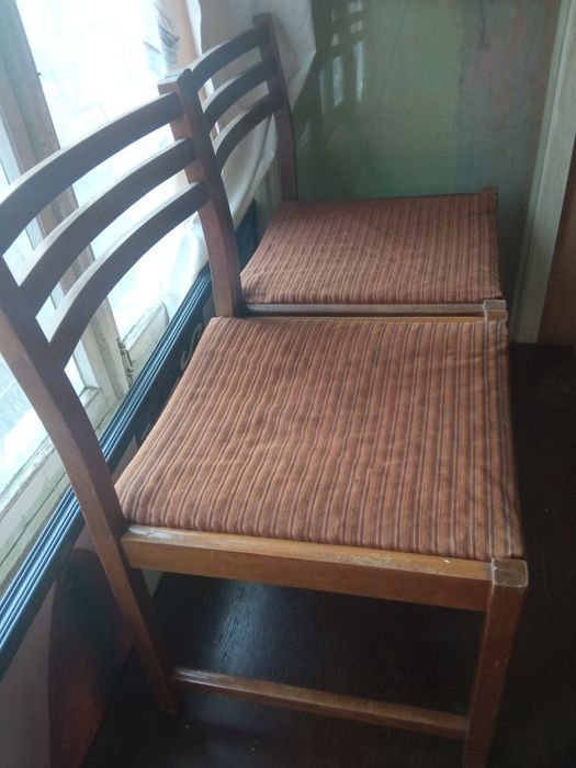 Продается стол и стулья