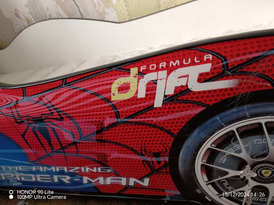 Продам кровать машина