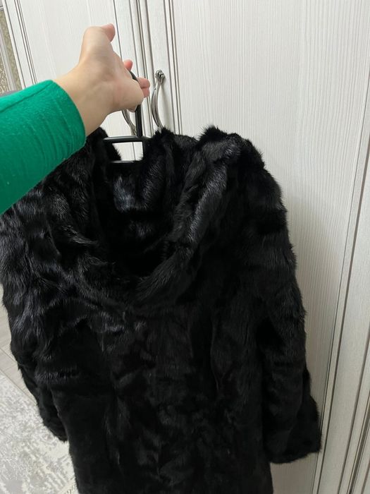 Шуба черная с капюшоном