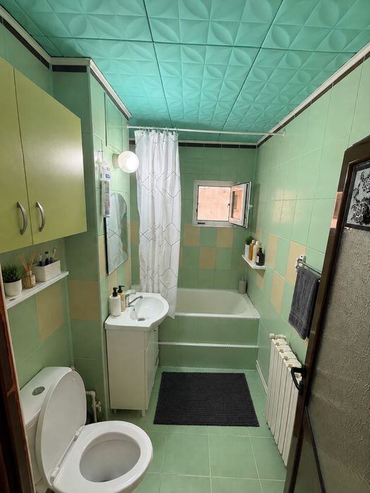 Apartament semidecomandat cu 2 camere
