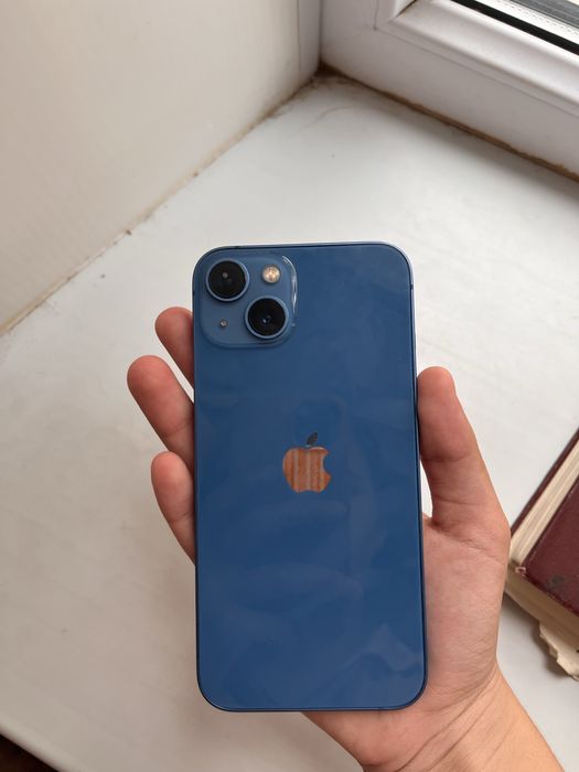 продается iphone 13 в темно-синем цвете