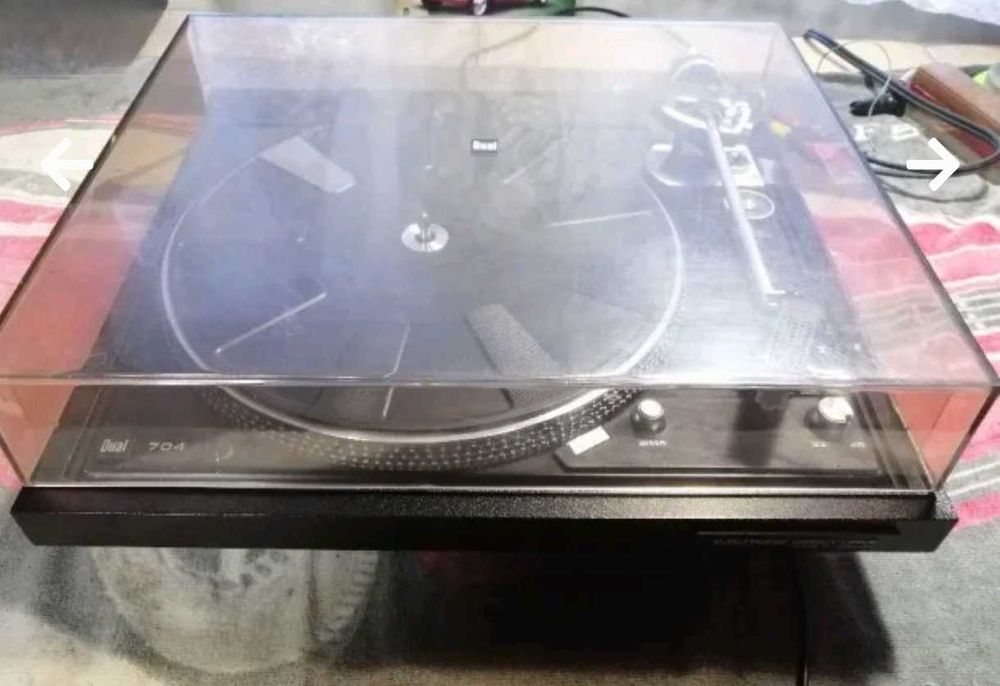 Стар модел грамофон Dual CS 704