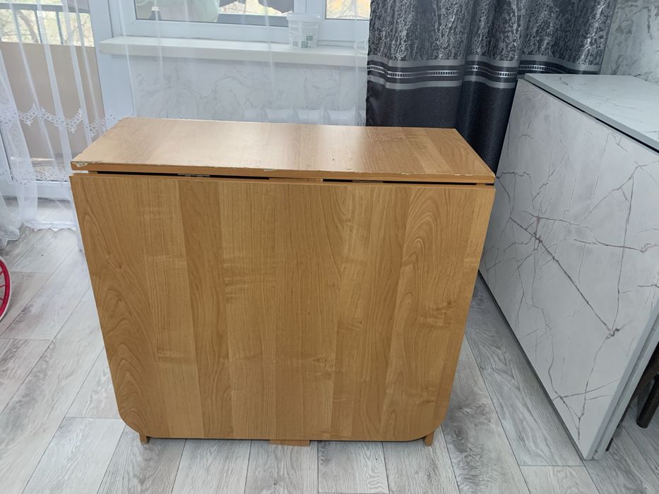 Продается книжный стол