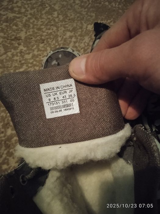 Продам ботинки новые