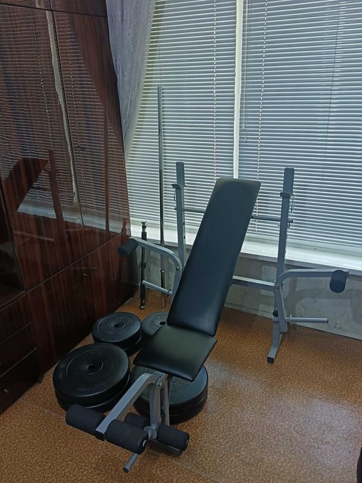 Продавам лежанка с лост и тежести