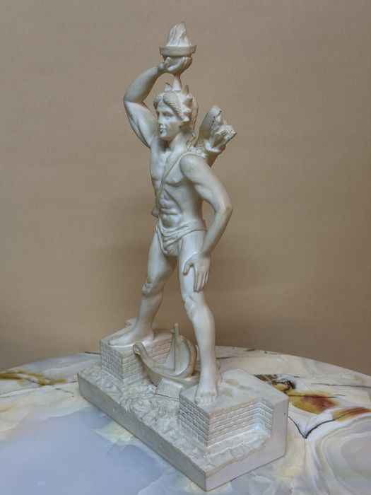Sculptură „Colosul din Rodos”