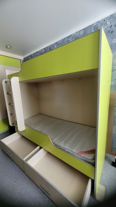 Продам двухъярусную кровать