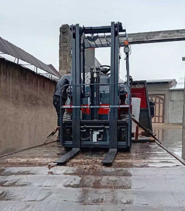 HELI FORKLIFT 2 tonna yukni 3 metr ko'taradi