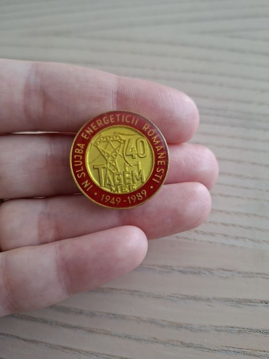 Insigna din perioada comunista