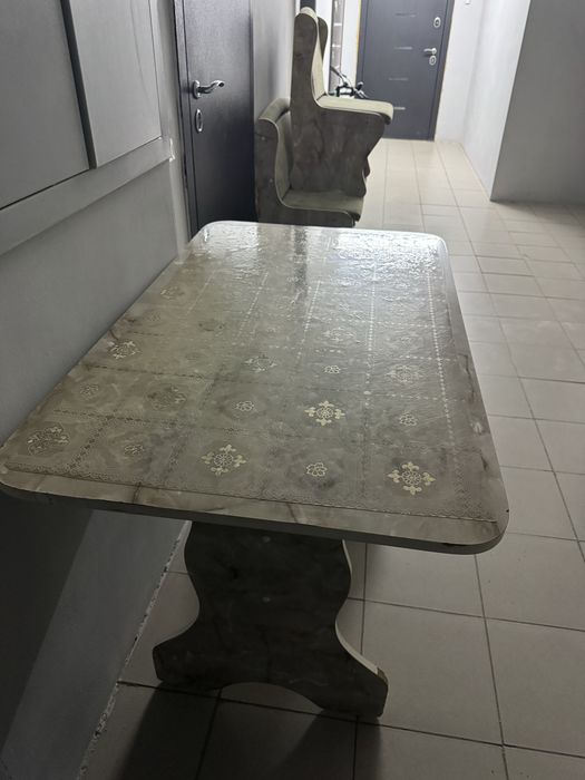 Продам кухонный стол б/у