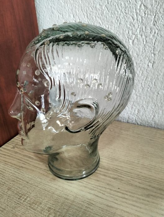 Стъклен манекен , стъклена глава