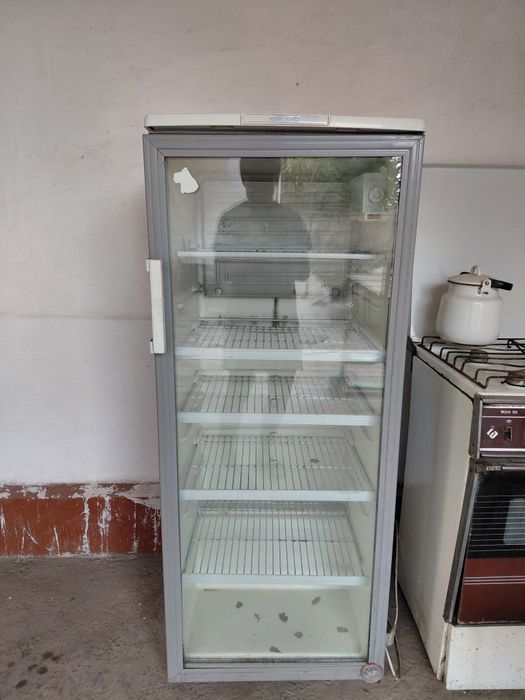 Витринный холодильник бирюса