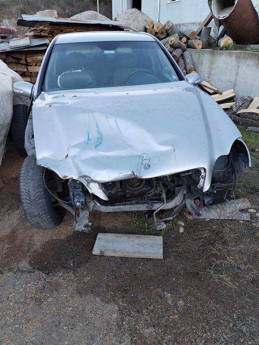 Продавам Мерцедес С220 CDI 2001г