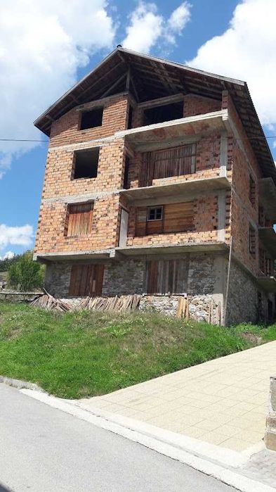 Продава се Къща в Пловдив, Гагарин - 550 кв.м за 137 €/кв.м - Снимка #1