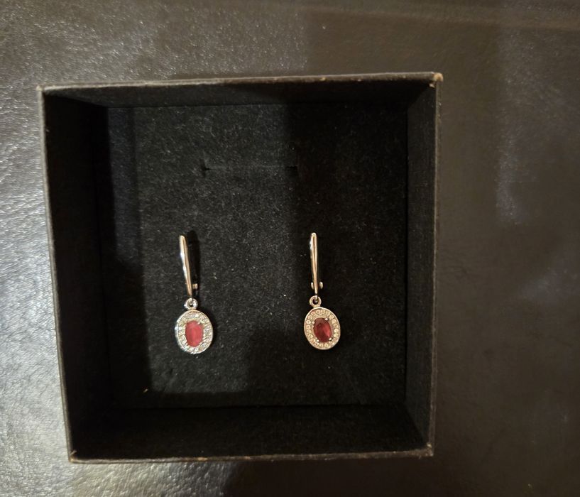 Продается серебряные серьги 925 пробы с рубином
