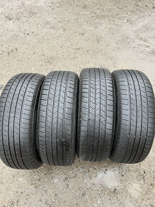 Продам резину комплект 215/60/17