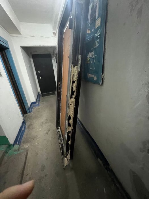 Дверь входная б/у 80*2000