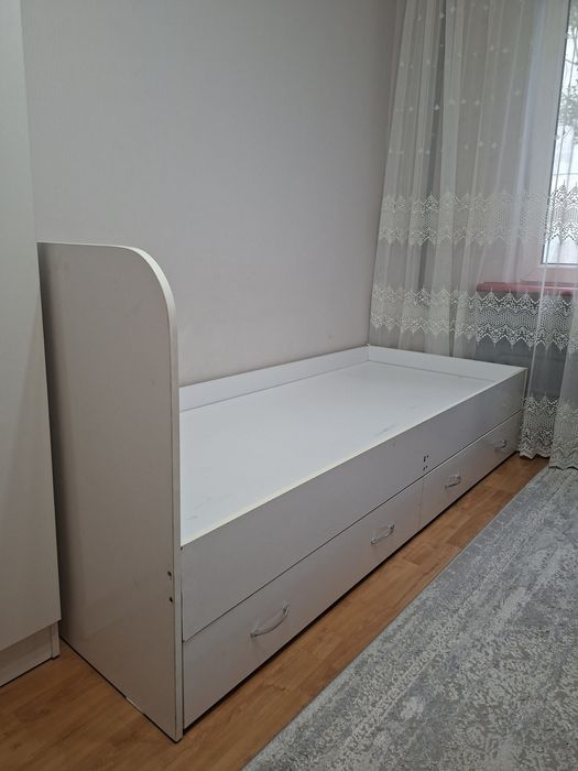 Спальный и детские кровати