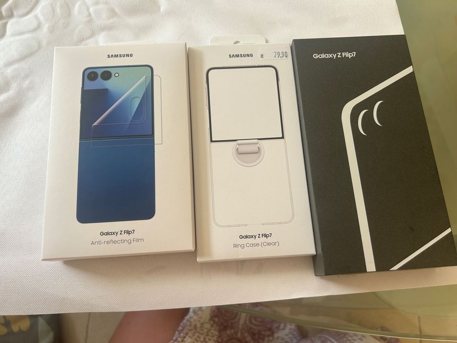 Samsung Galaxy Z Flip 7 - Нов 2 години гаранция + калъфче и протектор