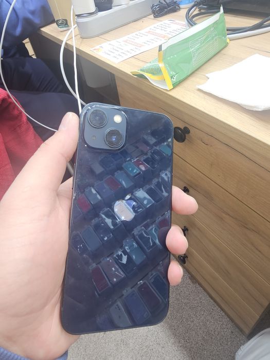 Продам Айфон 13 128