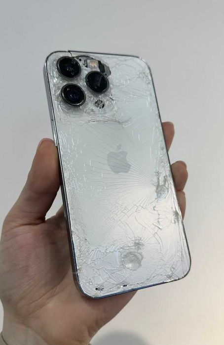 Service reparații iPhone - Schimbare geam / spate / capac / display