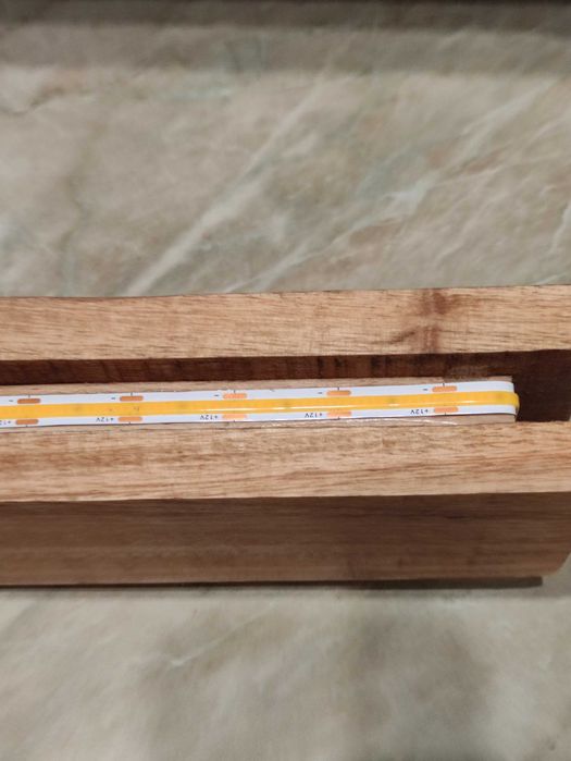 Лед лампа от дърво